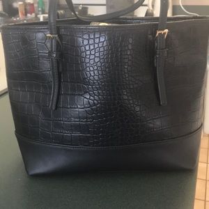 Black purse by Urban Expressions